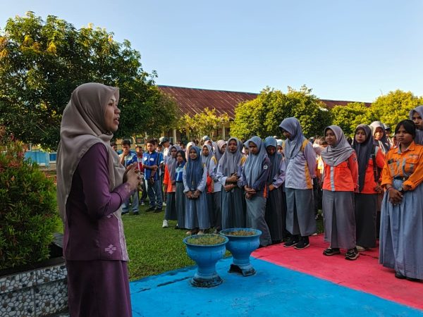 Tingkatkan Kesadaran Kesehatan, Puskesmas Tongkuno Gelar Penyuluhan PHBS di SMKN 6 Muna