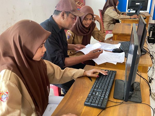 Gandeng Praktisi Industri, UKK SMKN 6 Muna Berjalan Sukses